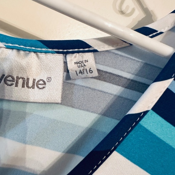 Women’s Avenue Striped Summer Dress - Picture 3 of 6